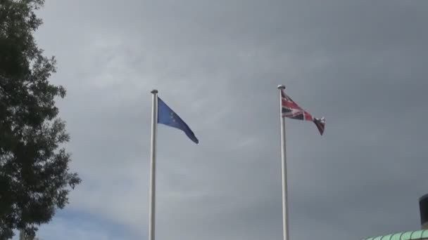 Bandera de la UE y del Reino Unido — Vídeo de stock