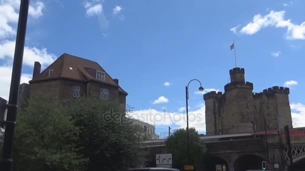 城堡和火车战斗机 — 图库视频影像