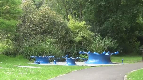 Die Kunst im Park — Stockvideo