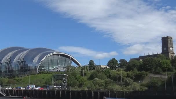Una Vista Orilla Del Río Tyne Con Una Iglesia Museo — Vídeos de Stock