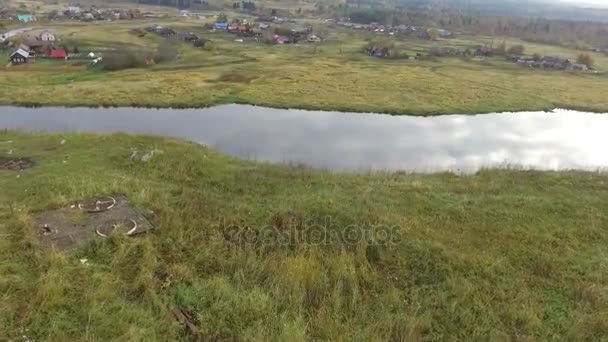 Belle nature sur la rivière Chusovaya dans la région de Sverdlovsk, Russie 