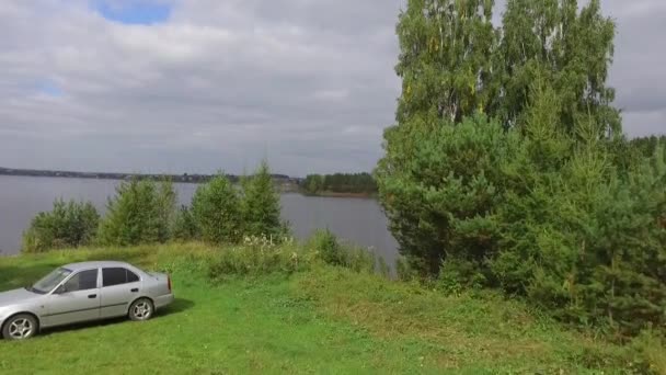 Όμορφη φύση στις όχθες του ποταμού Chusovaya, στην Περιφέρεια Σβερντλόβσκ, Ρωσία — Αρχείο Βίντεο