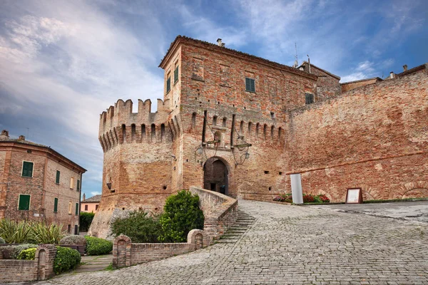 Corinaldo, Ancona, Marche, Olaszország: kilátás az ősi városfalakra — Stock Fotó