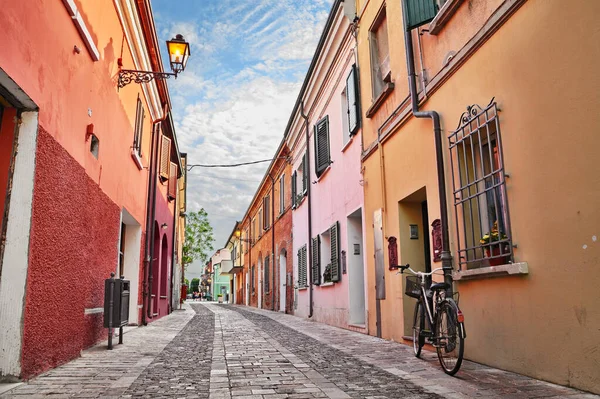 Cesenatico, Emilia-Romagna, Itália: rua na cidade velha — Fotografia de Stock