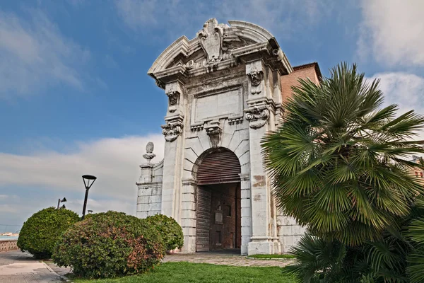 Ancona, marche, italien: das antike stadttor porta pia — Stockfoto