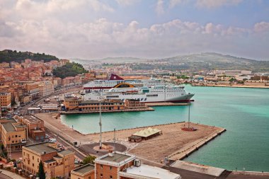 Ancona, Marche, İtalya: feribotlu liman