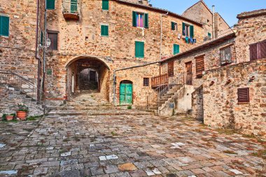 Seggiano, Grosseto, Tuscany, Italy: ancient square, alley and underpass in the old town of the medieval village on the slopes of Mount Amiata