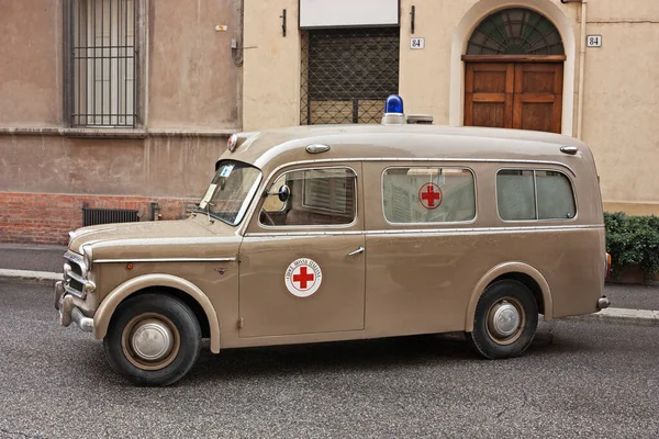 Vintage Włoski Pogotowie Fiat 1100 1957 Wystawione Festiwalu Fiera San — Zdjęcie stockowe