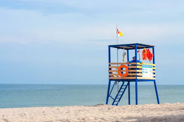 Lifeguard Station Beach Odessa Ukraine May 2018 Rescuer Sits Rescue — Stock Photo, Image