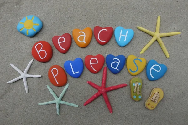 Strand Bitte Text Mit Bunten Herzsteinen Über Natursand — Stockfoto