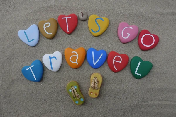 Vamos Viaje Composición Conceptual Piedras Multicolores Sobre Arena Playa — Foto de Stock