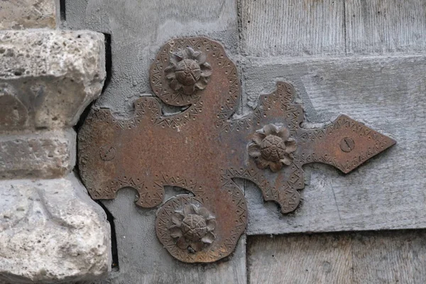 Decorative Old Forged Hinge Wooden Door — Stock Photo, Image