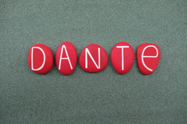 Dante Männlicher Vorname Bestehend Aus Roten Steinbuchstaben Über Grünem Sand — Stockfoto