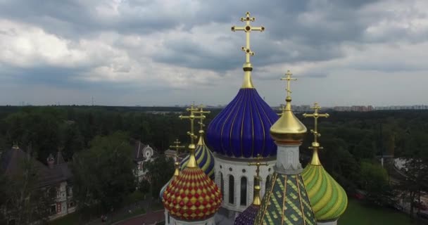 Overflew of Igor Chernigovskys Cathedral in Peredelkino — Stock Video