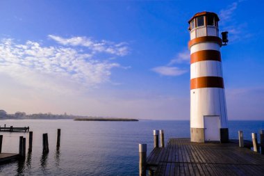 Kırmızı-Beyaz feneri Avusturya