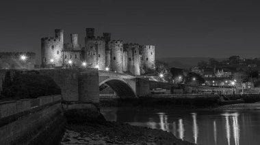 Conwy castle gece adlı