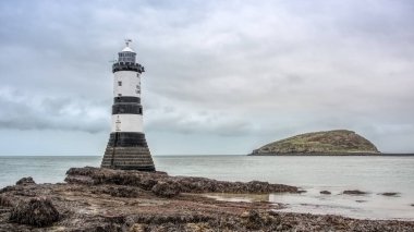 Deniz manzarası üzerinden mesajlaştığı adanın mesafe ile kalem Pzt deniz feneri isteyen Anglesey