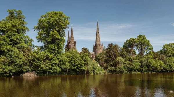 Blick Auf Die Drei Türme Der Kathedrale Von Lichfield Staffordshire — Stockfoto