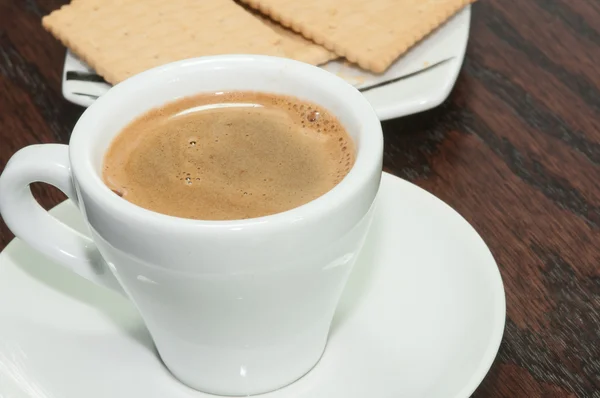 Kopp aromatisk espressokaffe och kex — Stockfoto