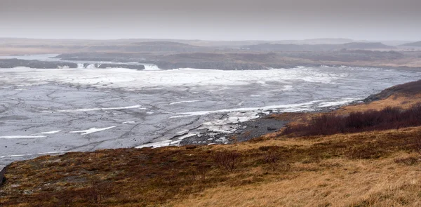 Παγωμένη λίμνη με τον πάγο στην Ισλανδία — Φωτογραφία Αρχείου