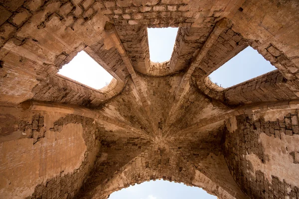 Chiesa antica architettura sul tetto — Foto Stock