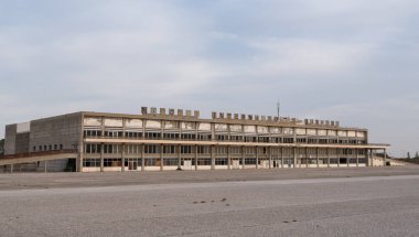 Terk Havaalanı binasının