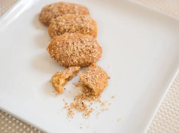 Pasteles de miel de Navidad con nueces —  Fotos de Stock