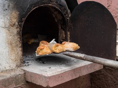Kıbrıs Paskalya peynirli börek Flaounes