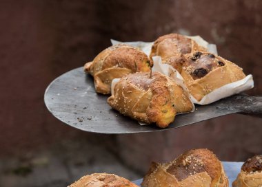 Kıbrıs Paskalya peynirli börek Flaounes