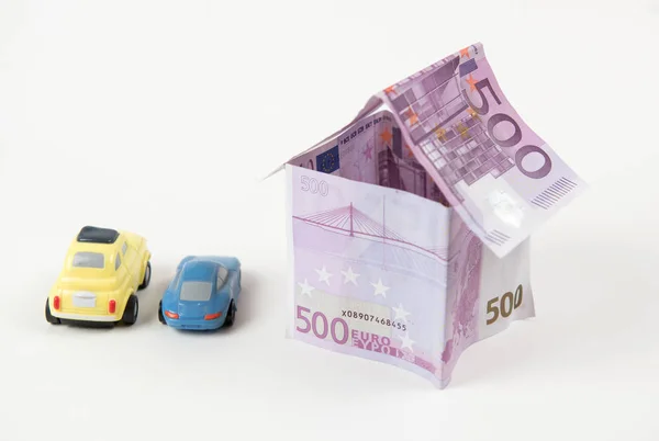 Hus gjort med 500 eurosedlar — Stockfoto