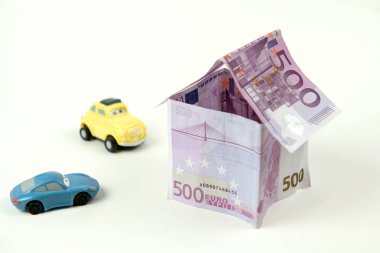 500 euro banknot ile yapılmış ev
