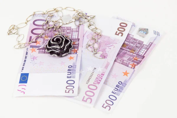Billetes de 500 euros, joyas —  Fotos de Stock