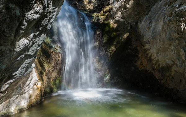 Cachoeira, Troodos montanhas Cyprs — Fotografia de Stock