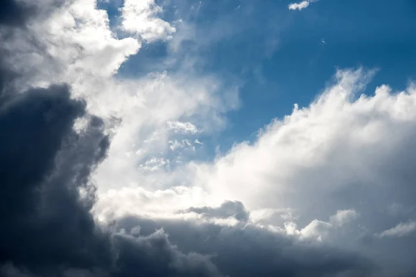 흰색 적 운 극적인 구름 — 스톡 사진