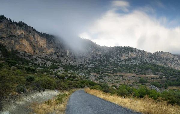 Dramatic cloudy mountain landscape — Stock Photo, Image