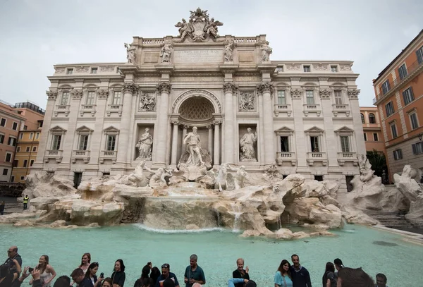 Célèbre fontaine Di trevi à Rome Italie — Photo