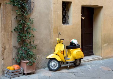 Şık sarı motosiklet