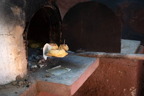Ev yapımı Paskalya peynirli börek, flaounes — Stok fotoğraf