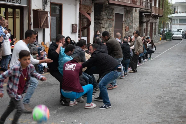 Палайчхори Кипр Апреля 2018 Группа Людей Играющих Традиционные Пасхальные Игры — стоковое фото