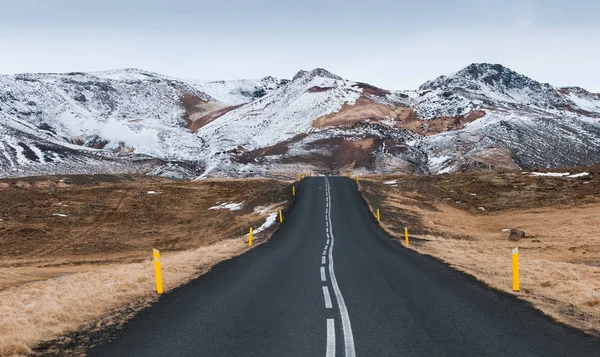 Camino Recto Vacío Rural Península Reykjanes Islandia Con Dirección Las —  Fotos de Stock