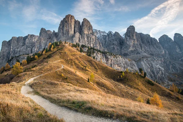 Berglandschaft der malerischen Dolomiten am Grödnerpass — Stockfoto