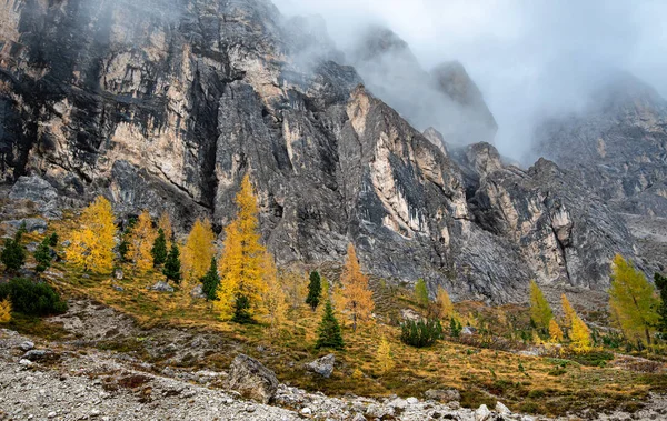 Berglandschaft der malerischen Dolomiten — Stockfoto