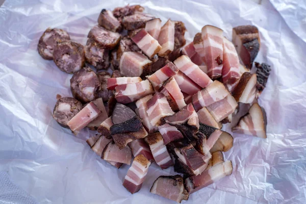 Geleneksel Yunanca için sosis ve domuz eti içeren kuru et — Stok fotoğraf