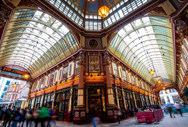 Leadenhall Market with the beautiful ornate roof in the city of — Stock Photo, Image