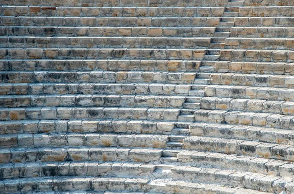 Leere Stufen und Sitzungen einer Bühnenarena aus einem antiken Amphit — Stockfoto