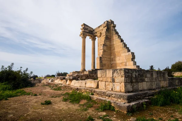 Oude zuilen van Apollon Hylates, heiligdom in Limassol distr — Stockfoto