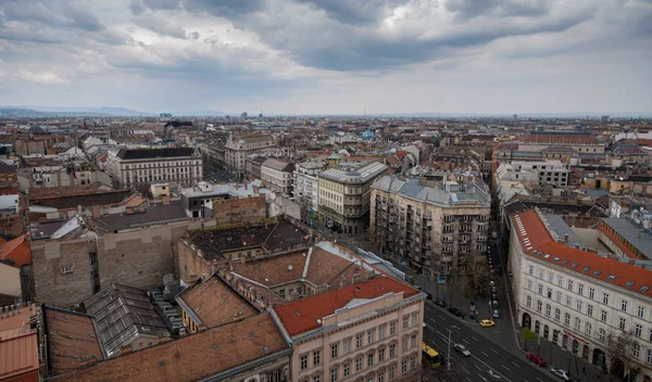 Panoramiczny widok na panoramę Budapesztu z wyjątkowym łukiem — Zdjęcie stockowe