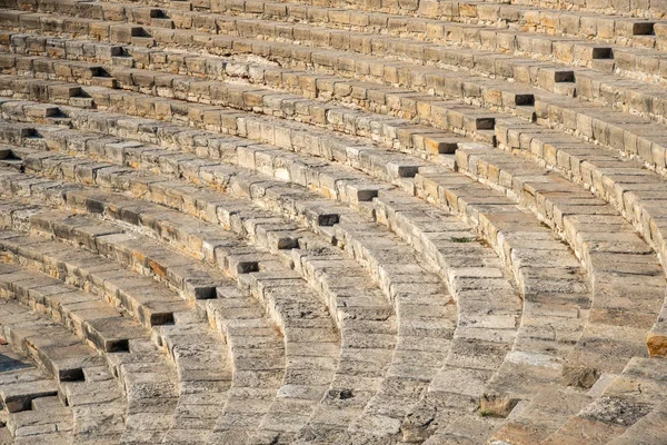 Leere Stufen und Sitzungen einer Bühnenarena aus einem antiken Amphit — Stockfoto