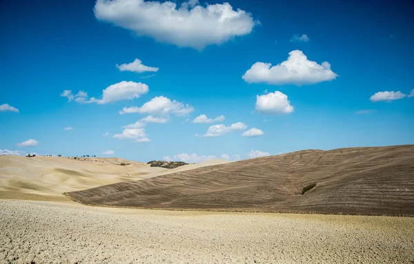 Paysage idyllique avec prairie classé à la Toscane près de Pienz — Photo