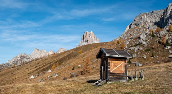 Berglandschap bij het pittoreske Passo Di Giau in de Alpen van — Stockfoto